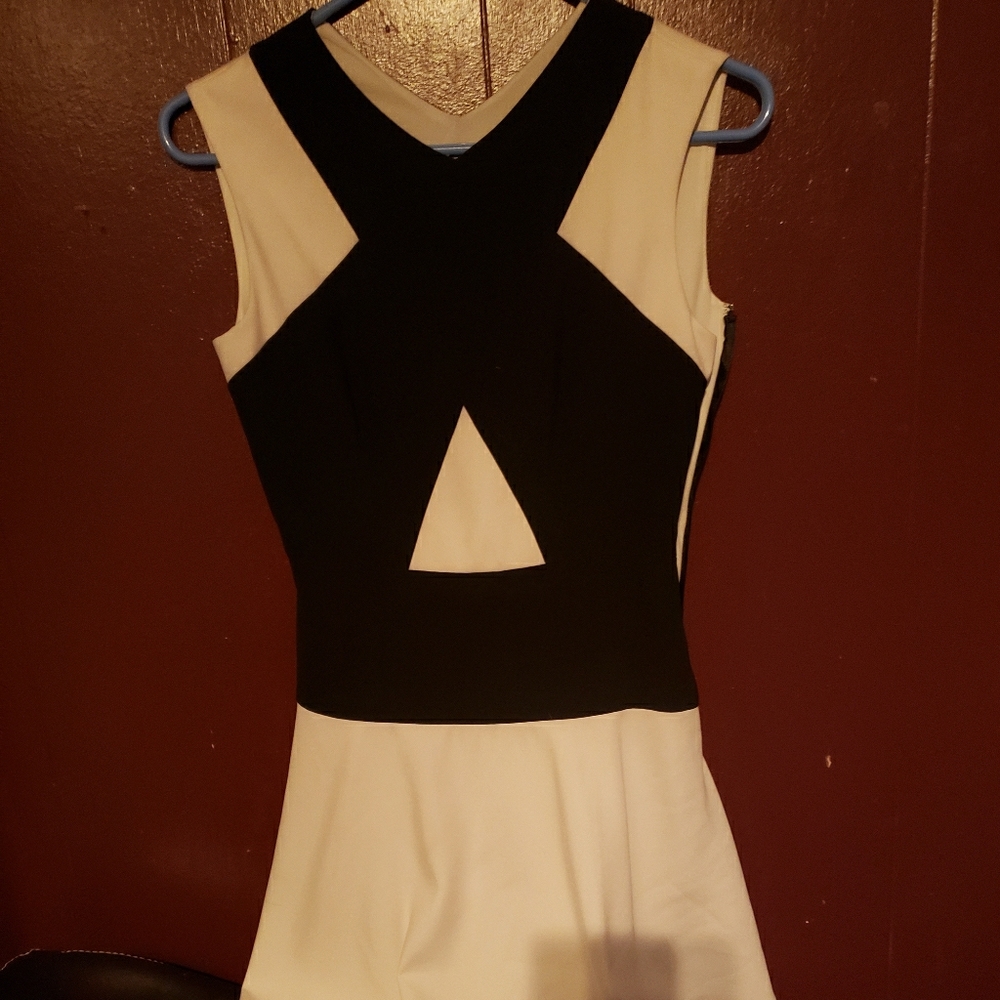 RARE sold out BCBGMAXAZRIA Aloissa in Wh